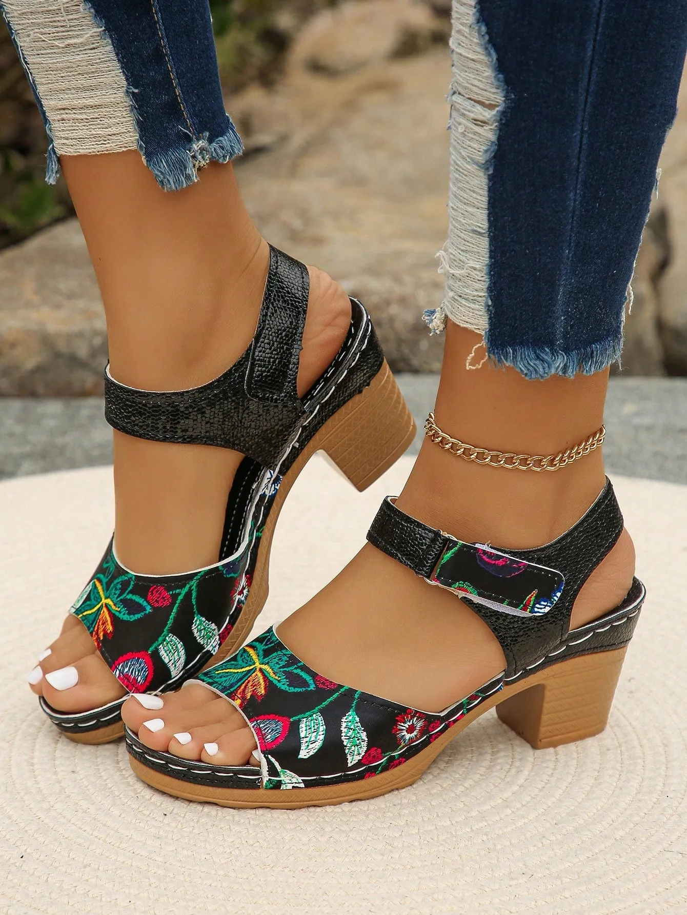 2024 Summer Chic: High Heel Sandals with Floral Decoration