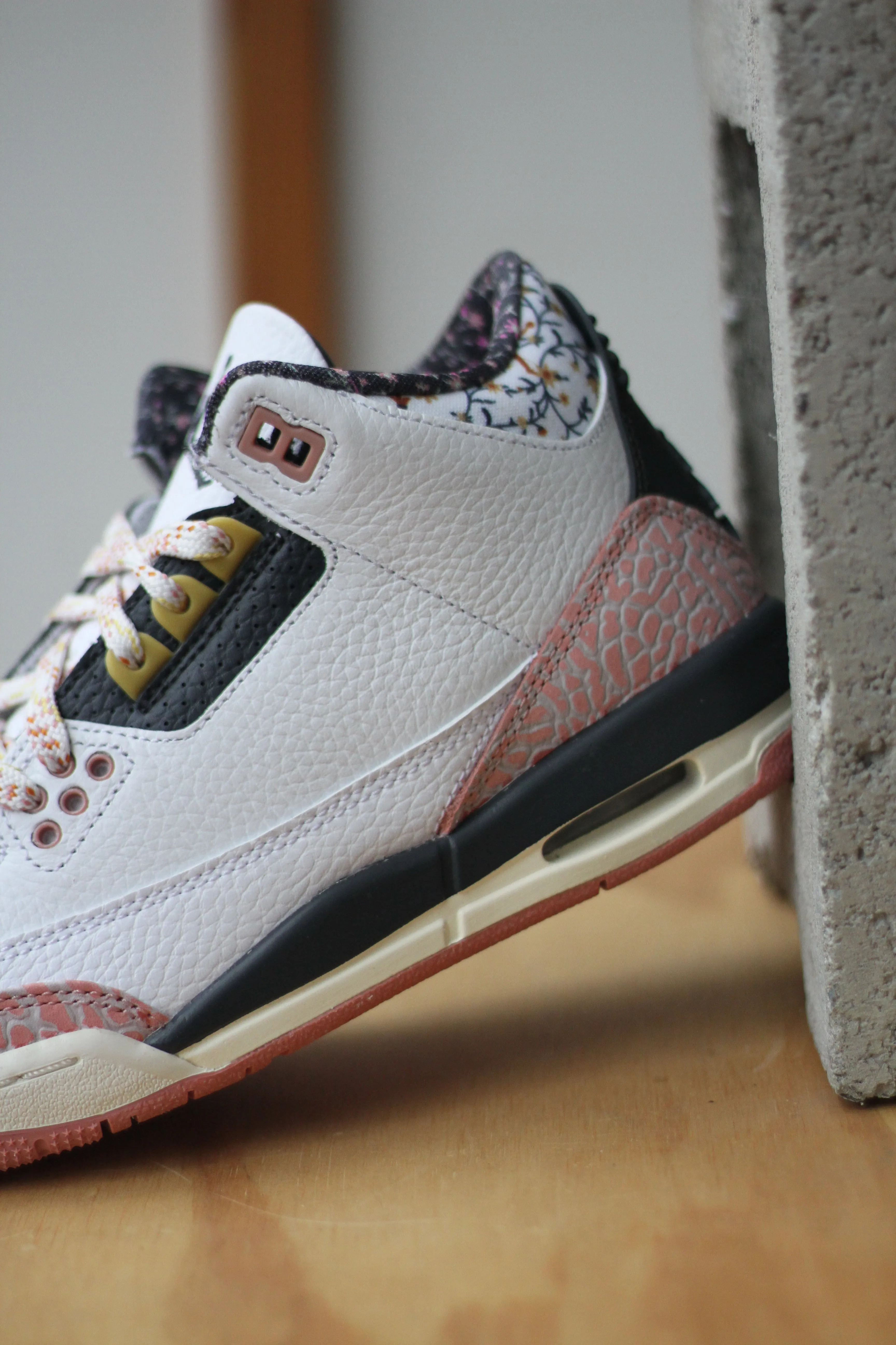 AIR JORDAN 3 RETRO (GS) "RED STARDUST"