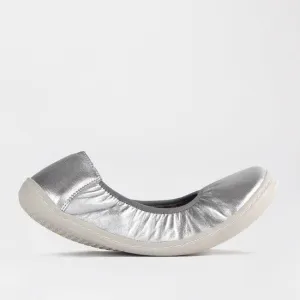 Elasticated Barefoot Pump with Removable Footbed in Silver Multi - 12530