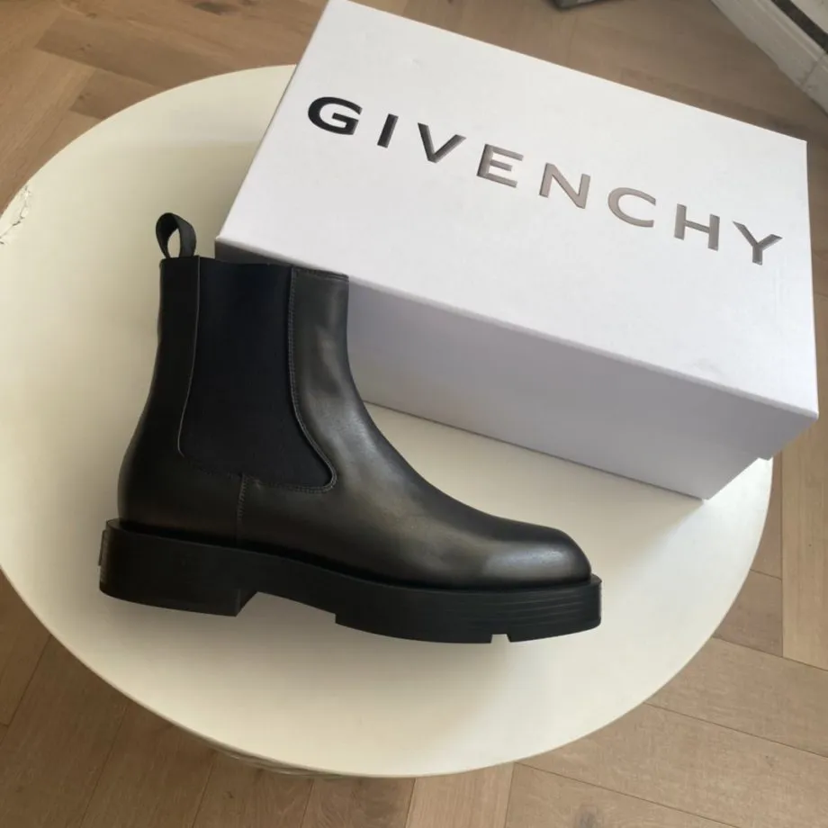 Given Chelsea Boots In Smooth Box Black For Men GVC  BH6033H0VG-001