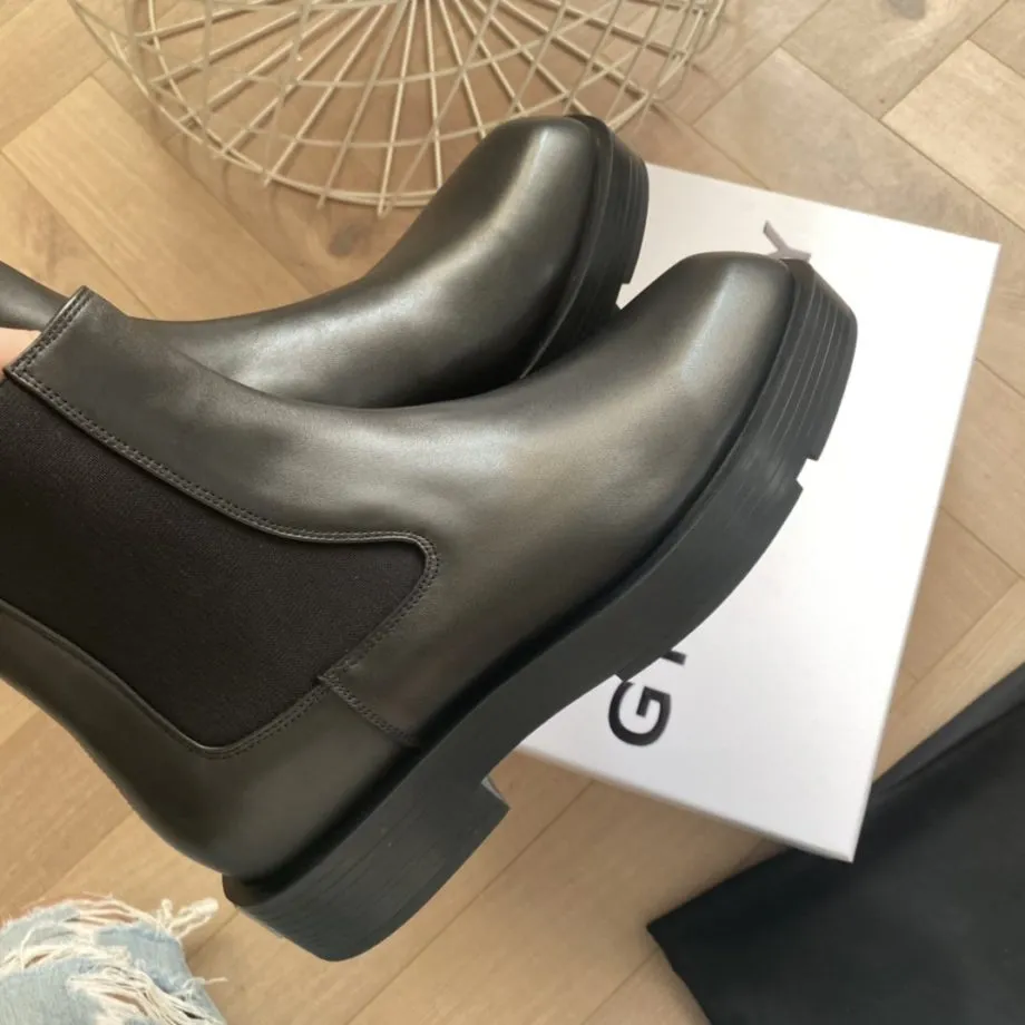 Given Chelsea Boots In Smooth Box Black For Men GVC  BH6033H0VG-001