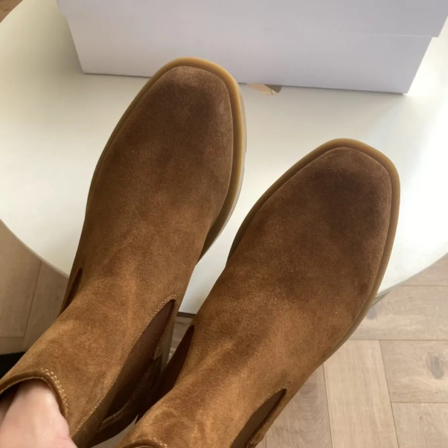 Given Chelsea Boots In Smooth Box Brown For Men GVC