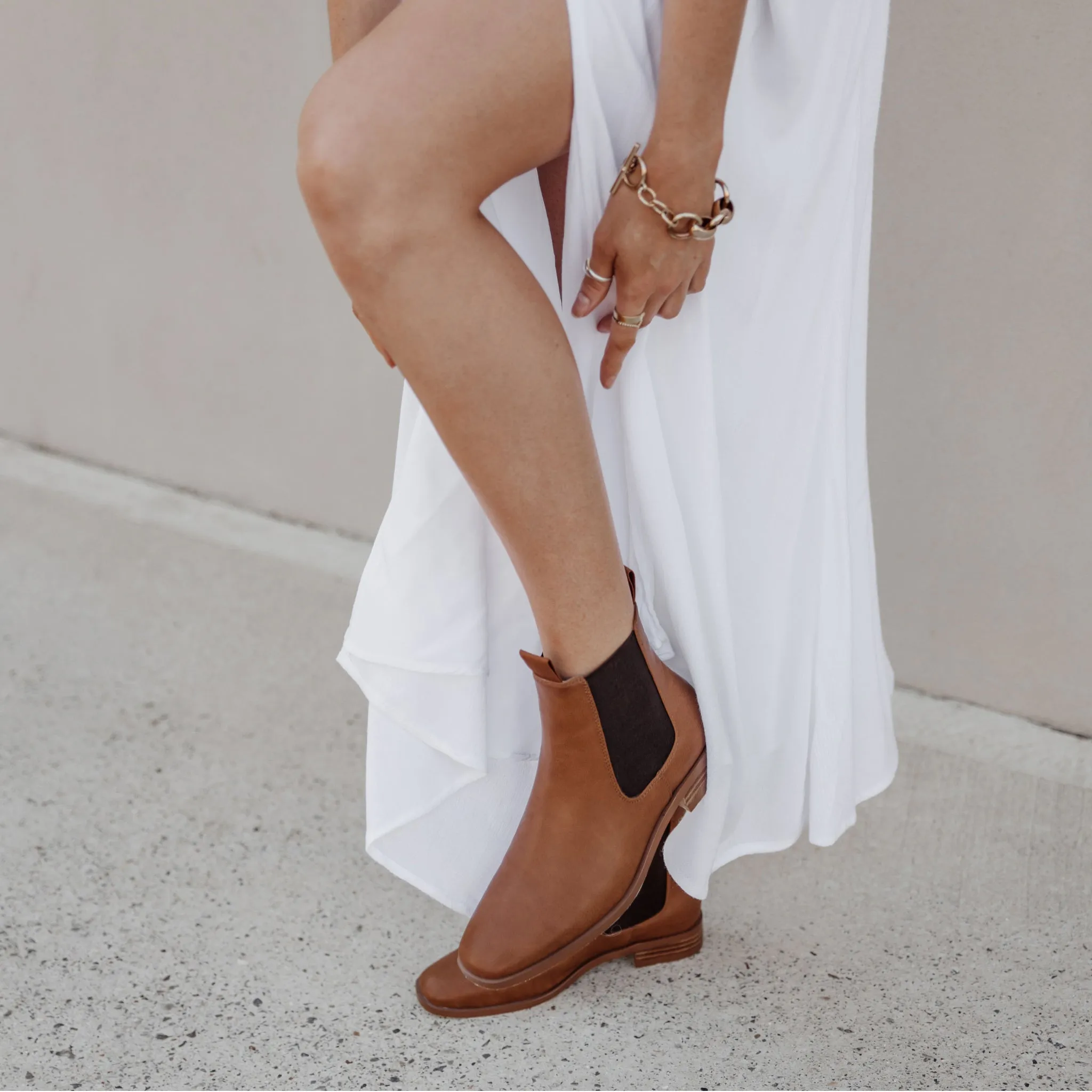 Harper Chelsea Boots - Tan