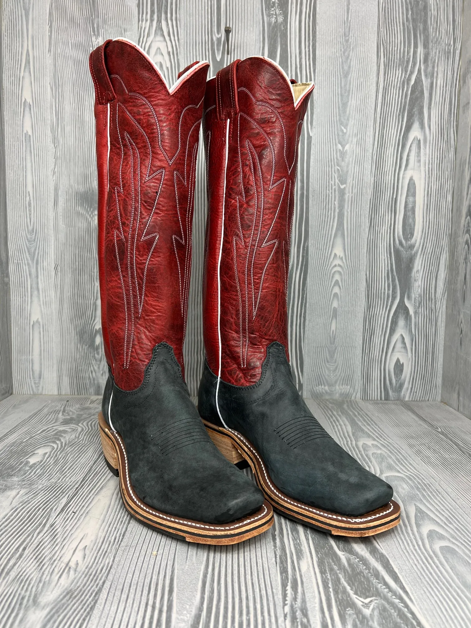 Men's Olathe Black Wyoming with 15" Deep Red Navajo Bison Tops - TT14