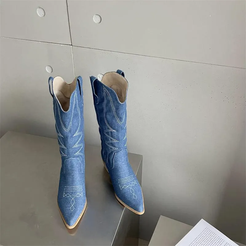 Retro Pointed Toe Chunky Embroidered Western Cowboy Boots